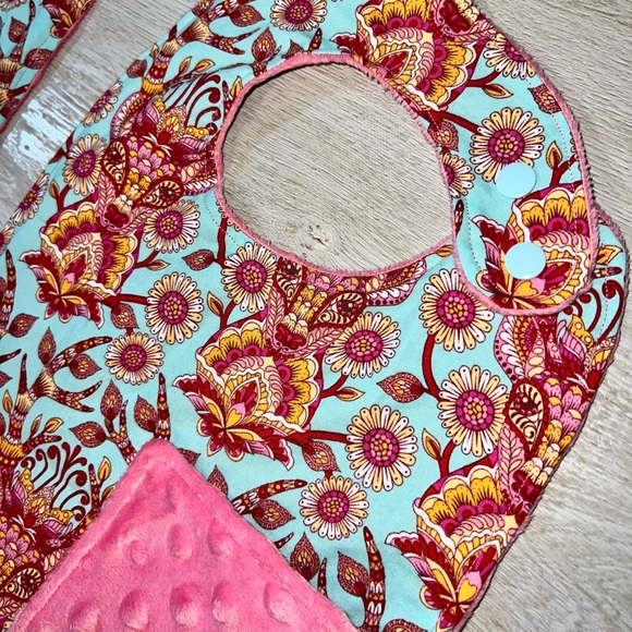 NEW 🪡 Handmade Pretty in Pink Bucks Bib & Burp Cloth - Handmade Baby Gift Set - Picture 3 of 8